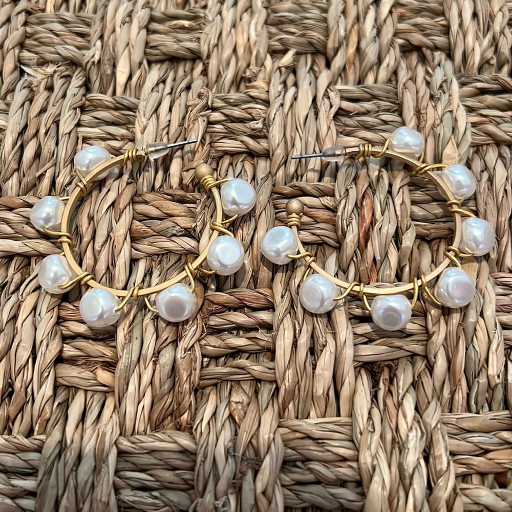 NWOT Gold Pearl Hoop Earrings